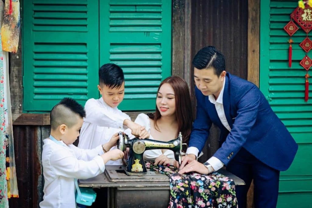 Tony Hoàn và gia đình